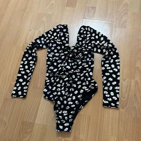 VOLCOM Bodysuit - Picture 3 of 7